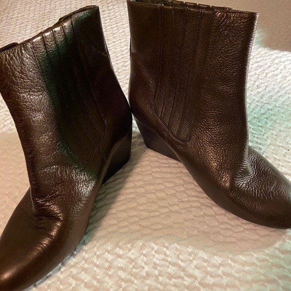 Nine West Ladies Pull On Wedge Short Boots Size 8 - Picture 1 of 3